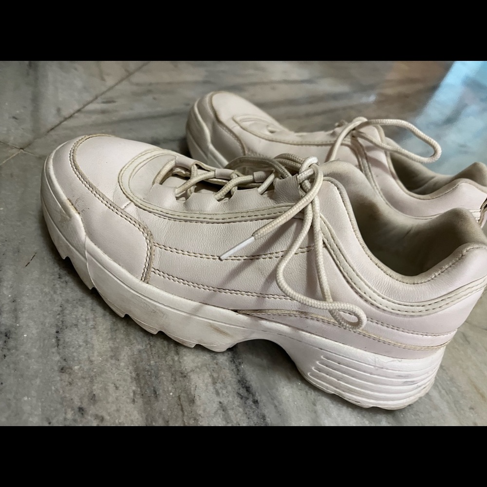 Shein white chunky shoes (Size 40) (reasonable bargaining is available) - Picture 6 of 7